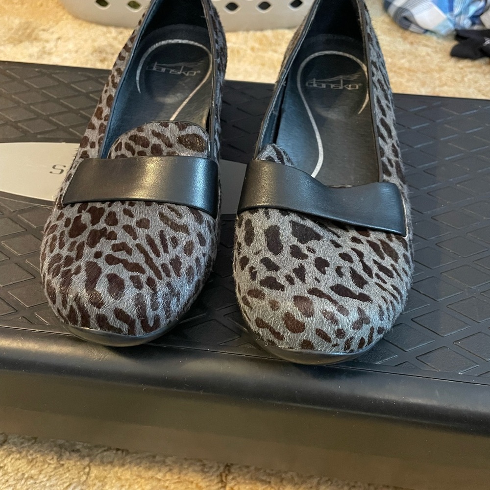 Dansko Oksana Gray Animal Print Flats sz 37 - Picture 5 of 5